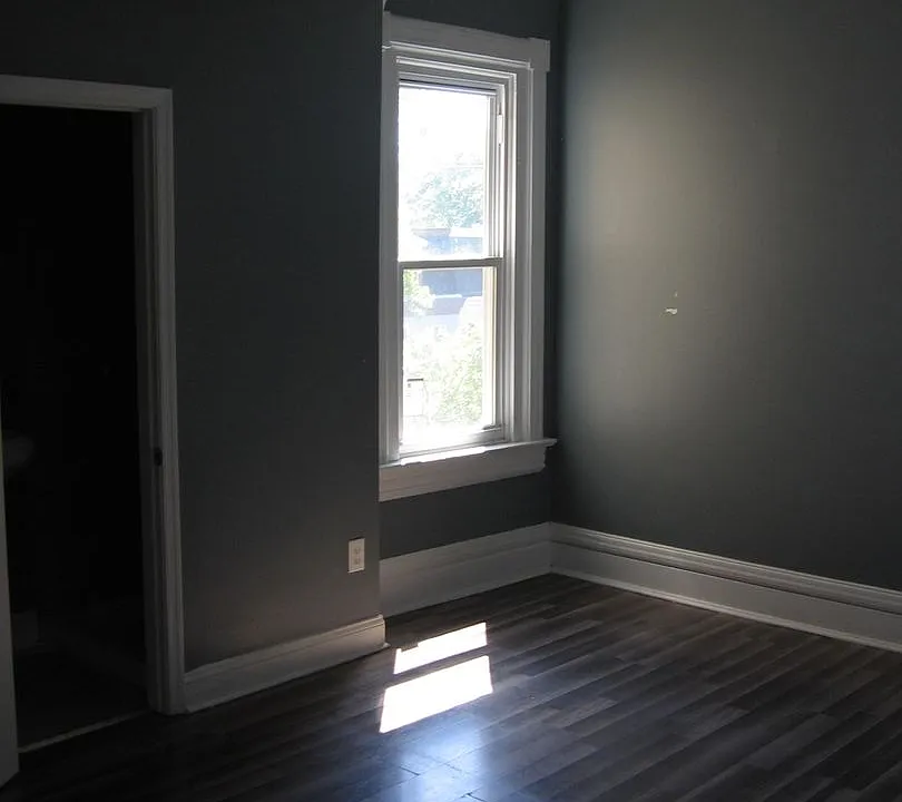 Building Photo 4