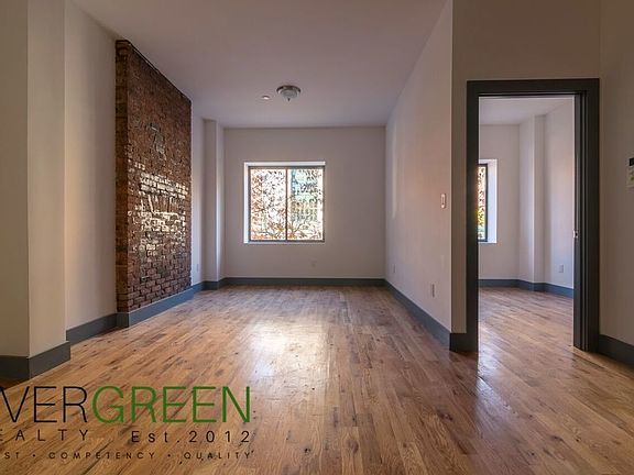 4th image of 476 Gates Ave #2R