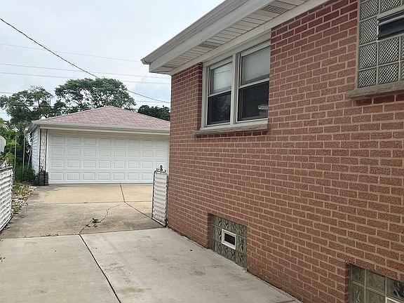 3rd image of 4917 N Orange Ave