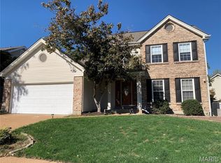 1043 Oakwood Farms Ln, Ballwin, MO 63021