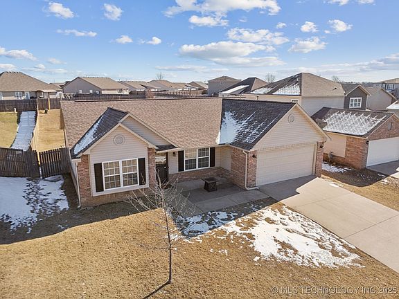 2nd image of 14825 S Fern Pl