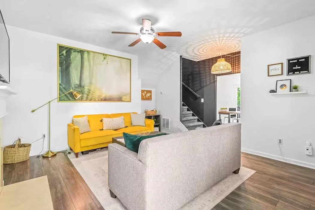 3 bed, 1367 sqft, $2,000 — Photo 2