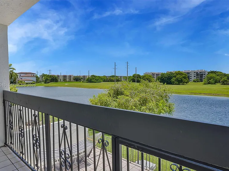 9177 Fontainebleau Blvd #3 — Photo 26