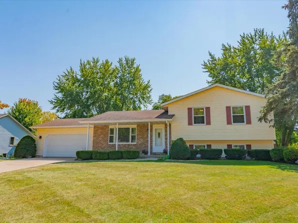 2739 Esquire Drive, Stoughton, WI 53589