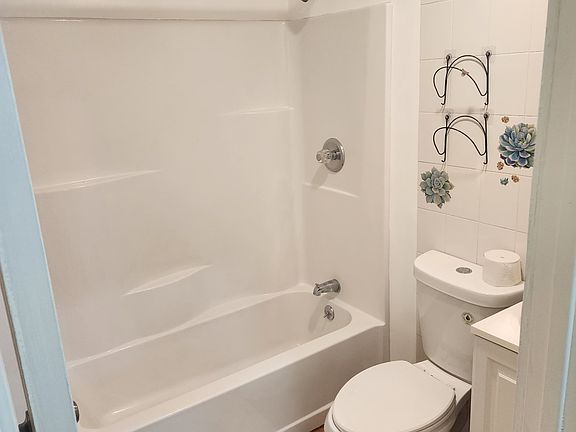 2nd image of 38-40 Basswood St #3