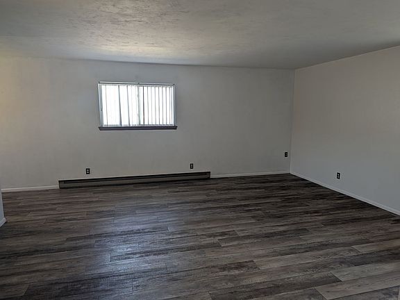 4th image of 75 Park Ln #C