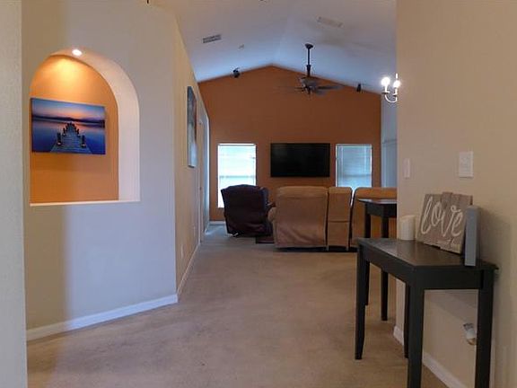 4th image of 204 Hibiscus St