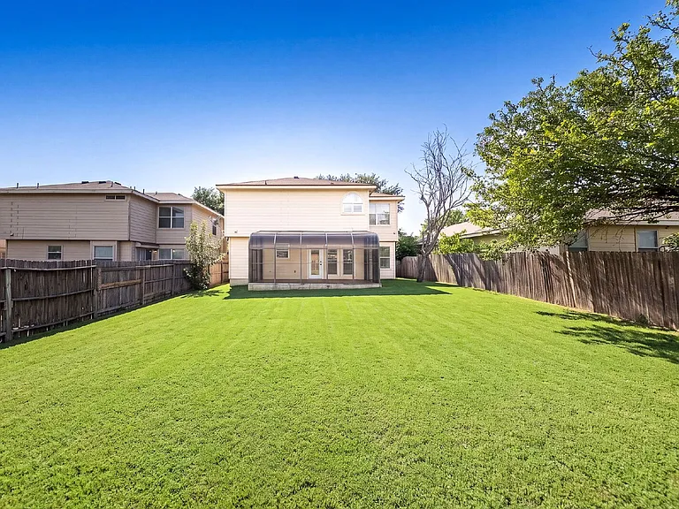 4902 Crestwood Hill Dr — Photo 45