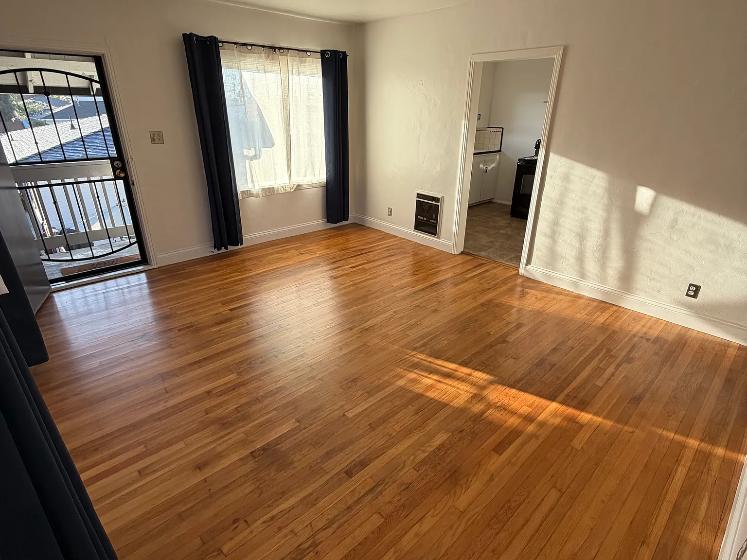 1 bed, 850 sqft, $2,500 — Photo 2