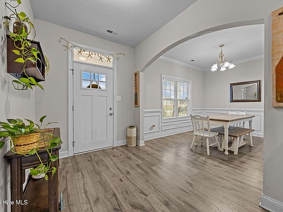 3rd image of 123 Village Creek Drive