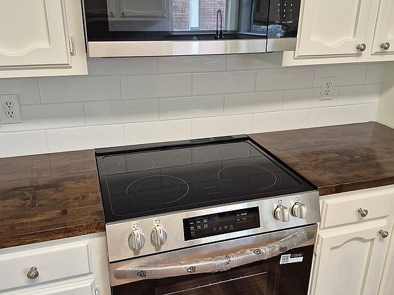 3rd image of 9260 Alder Dr