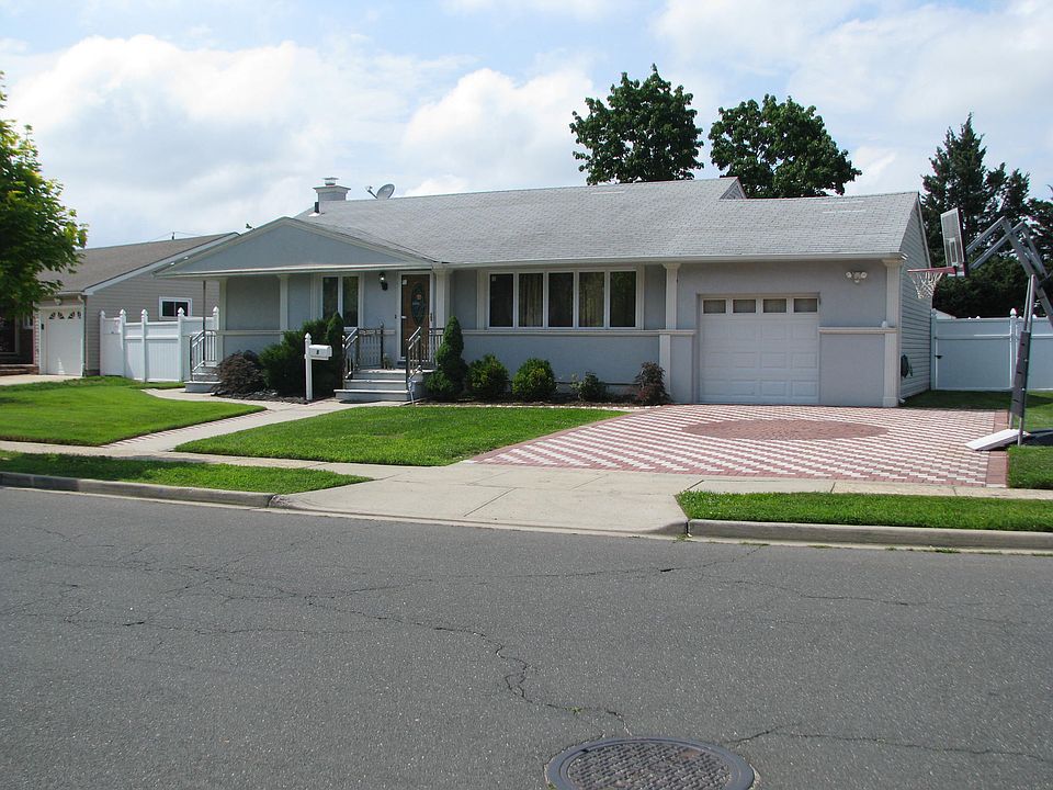 1st image of 5 Cornell Ln