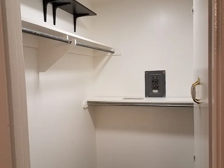 Nightingale Apartments — Photo 13