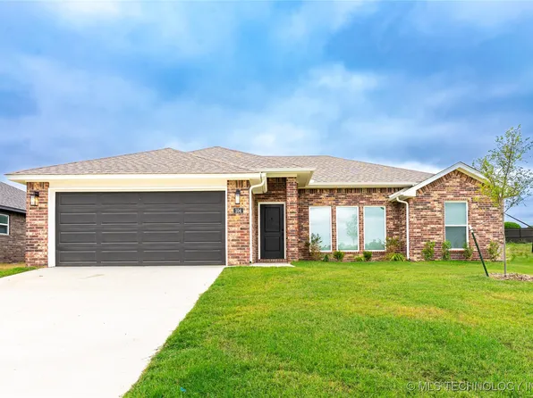 104 S 26th St, Collinsville, OK 74021
