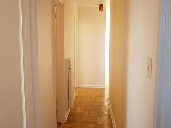 5th image of 60 Knolls Cres APT 9J