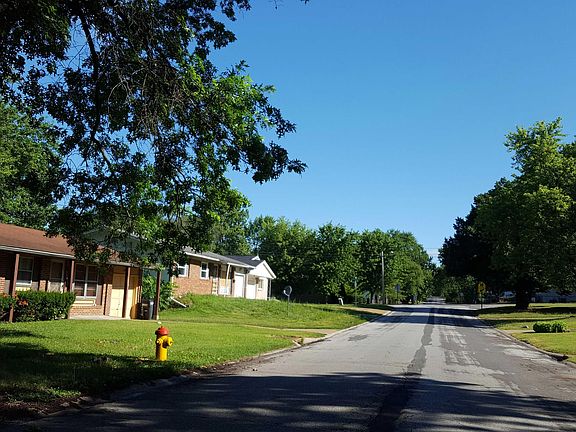 4th image of 10229 Royal Dr