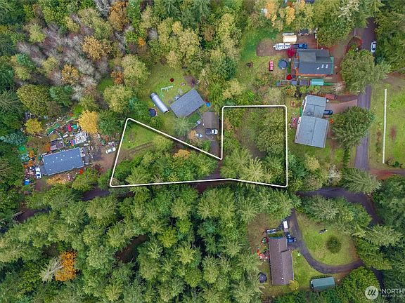 4th image of 17903 Bass Lane NW
