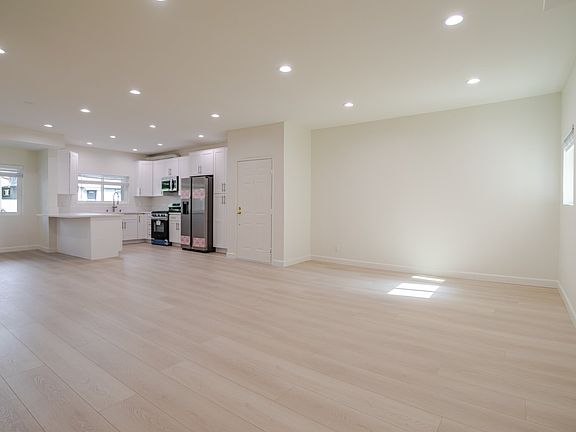 5th image of 310 E Providencia Ave APT 108