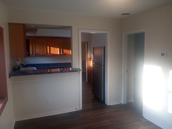 4th image of 1816 Howard St