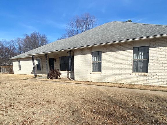 2nd image of 2703 W Parkwood Dr
