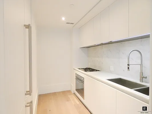 Rented by R New York | media 9