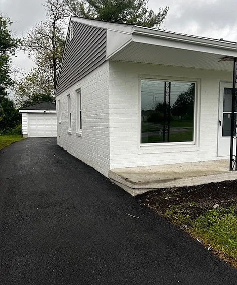 411 Wesley Ave — Photo 17