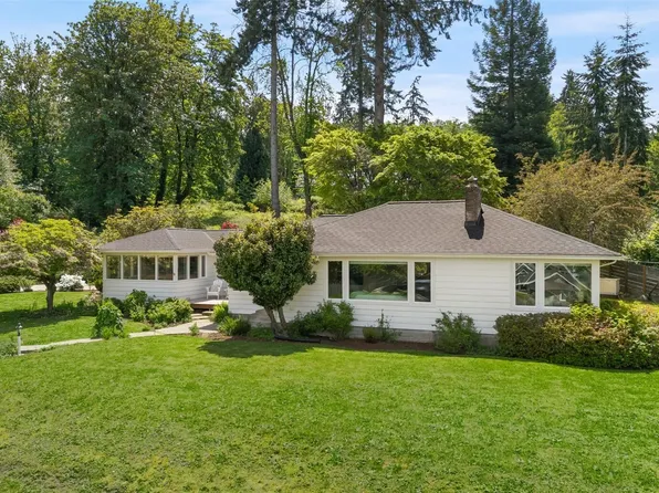 5930 Rose Loop NE, Bainbridge Island, WA 98110