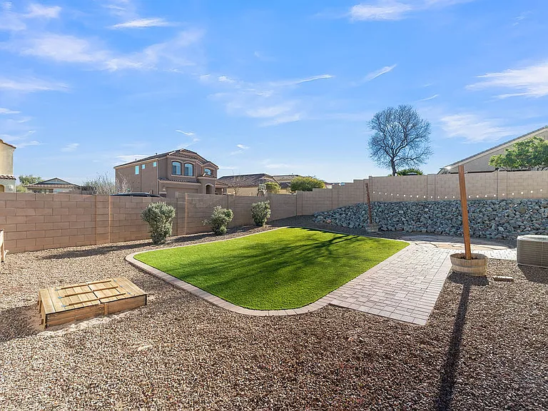 357 W Herschel H Hobbs Pl — Photo 2