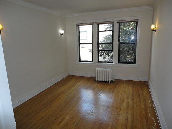 5th image of 625 W Melrose St APT P1
