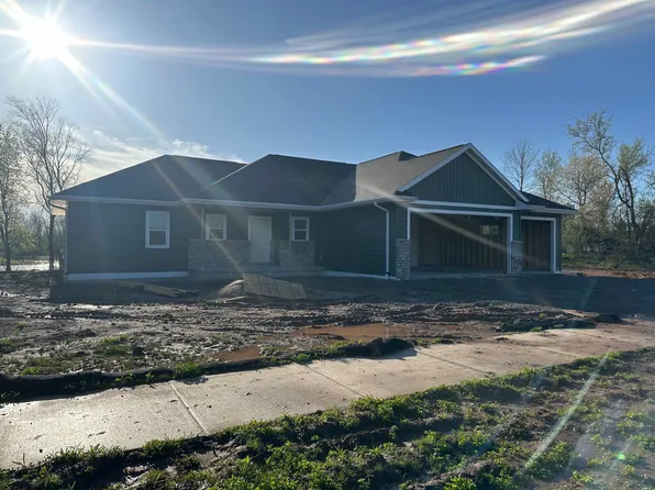 370 Rainbow Ct, Green Bay, WI 54303