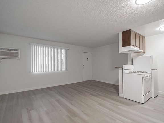 3rd image of 9216 Van Nuys Blvd APT 2