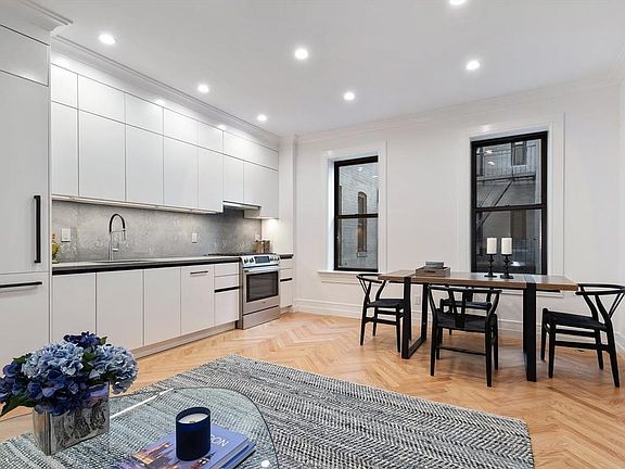 4th image of 2439 38th St APT 8D