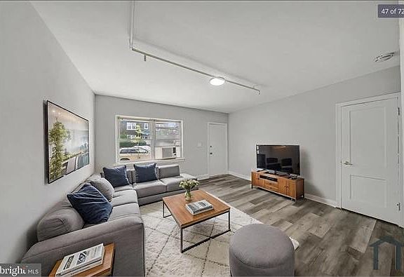 4th image of 337 Delafield Pl NW #1A