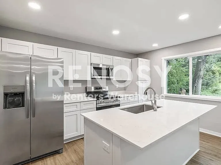4 Bedroom — Photo 4