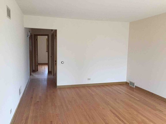 3rd image of 1115 Ostrander Ave