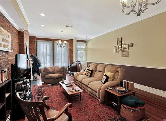 3rd image of 516 W 22nd St