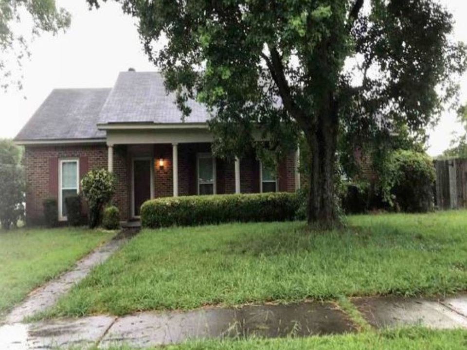 2nd image of 2204 Kingsbury Dr