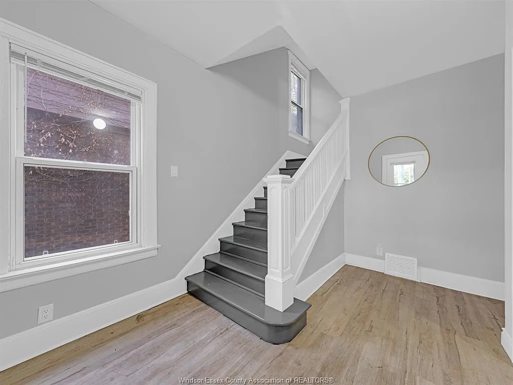 8 bed, $600 — Photo 3
