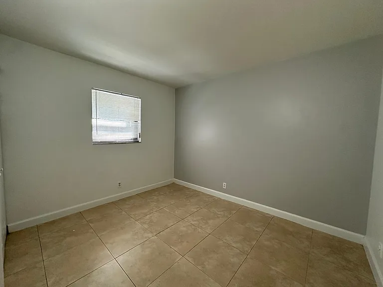 2705 NE 9th Ave — Photo 21