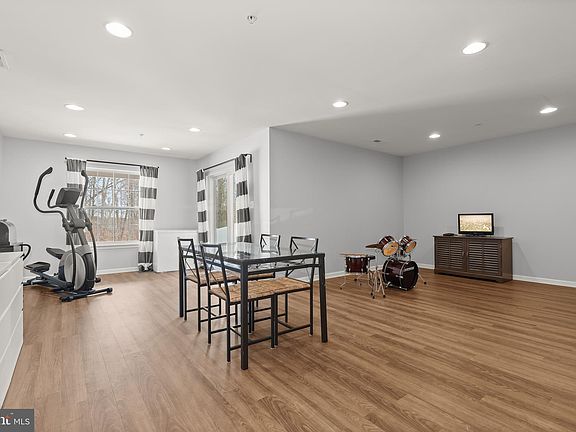 5th image of 605 English Ivy Way