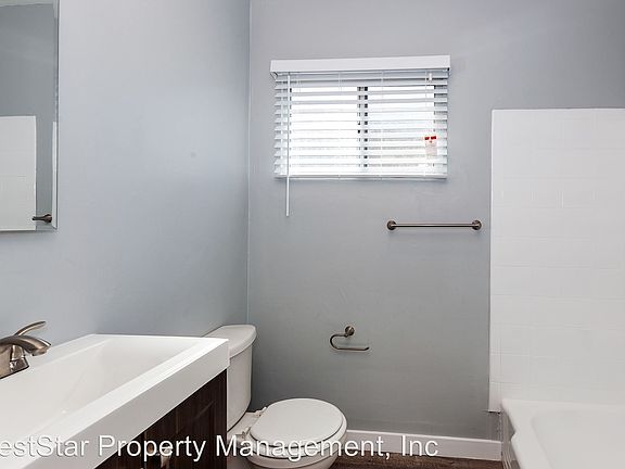 4th image of 1857 Pine Ave APT 04