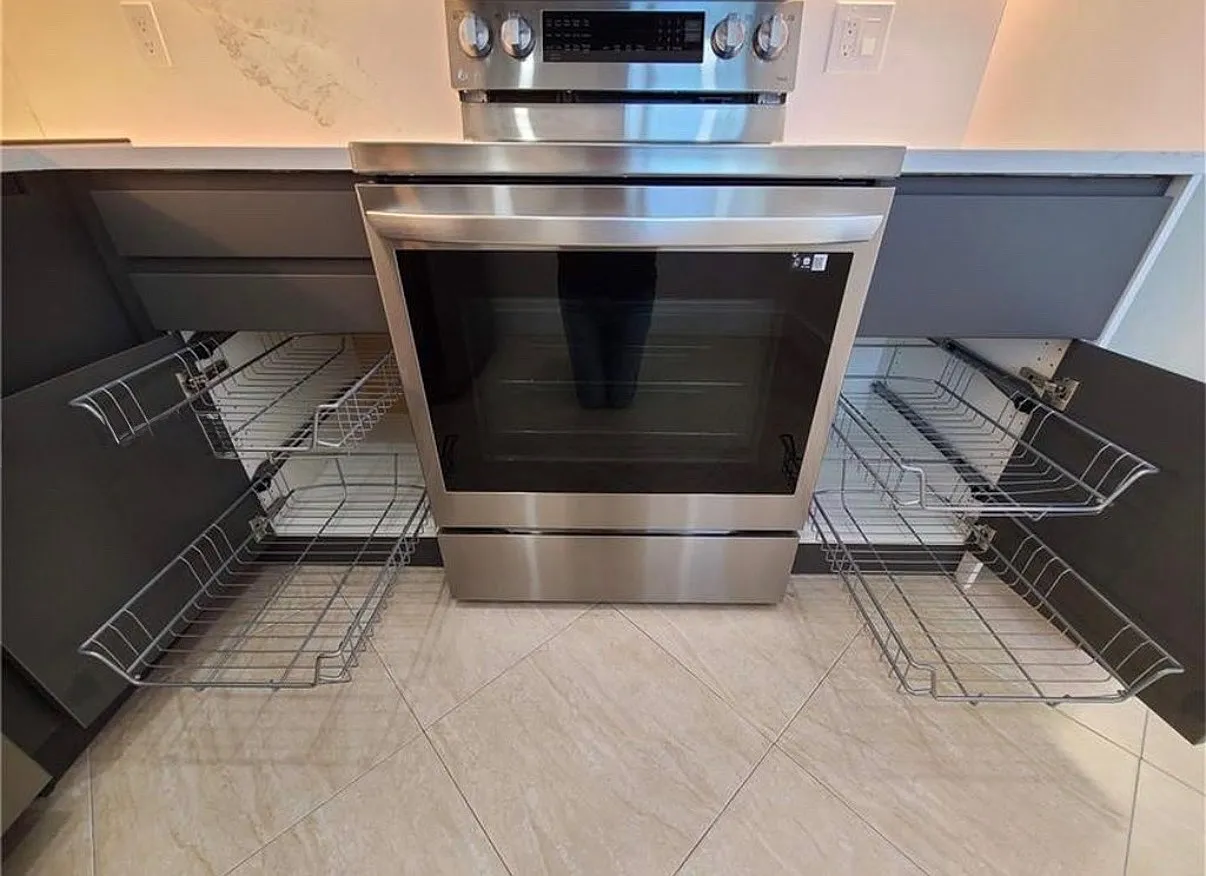 1 bed, 1.5 bath, 650 sqft, $2,500 — Photo 2