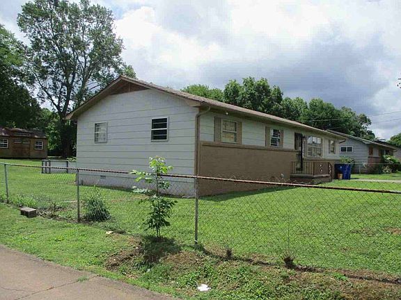 3rd image of 2215 Curtis Ln SE