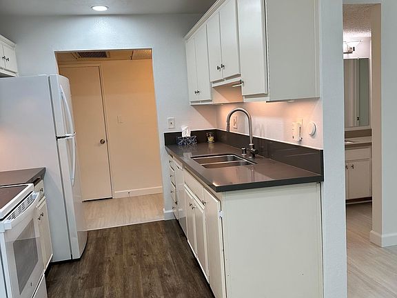5th image of 3825 Centre St Unit 5