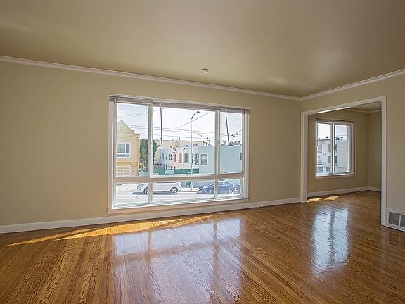 4th image of 4442 Cabrillo St