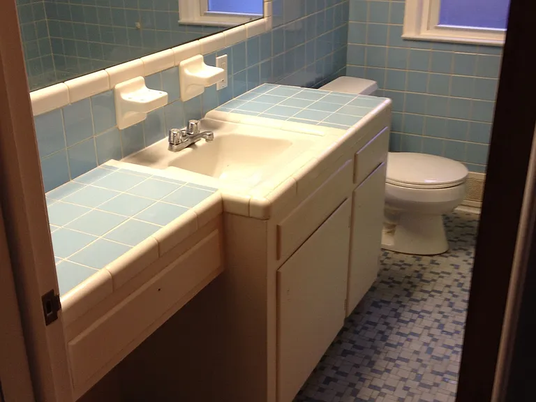 429 E Jarvis Ave — Photo 8