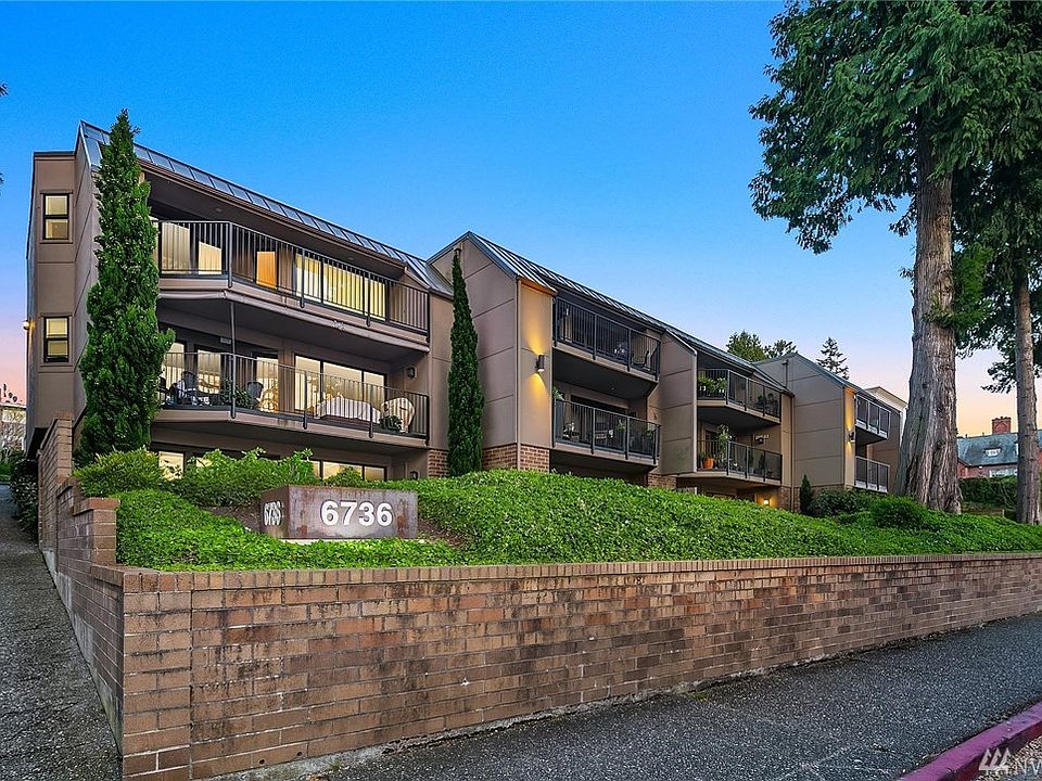Gorgeous, remodeled, boutique penthouse with breathtaking views of Lake Washington, Seattle, and the Olympic mountains.