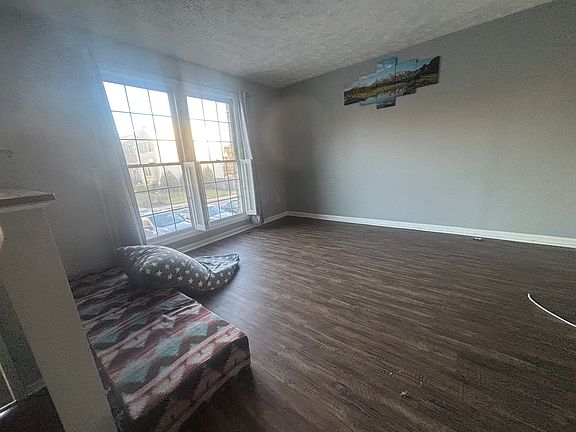 4th image of 1302 Hollow Glen Ct