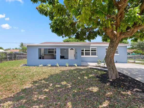 2136 W Carrol Circle, West Palm Beach, FL 33415
