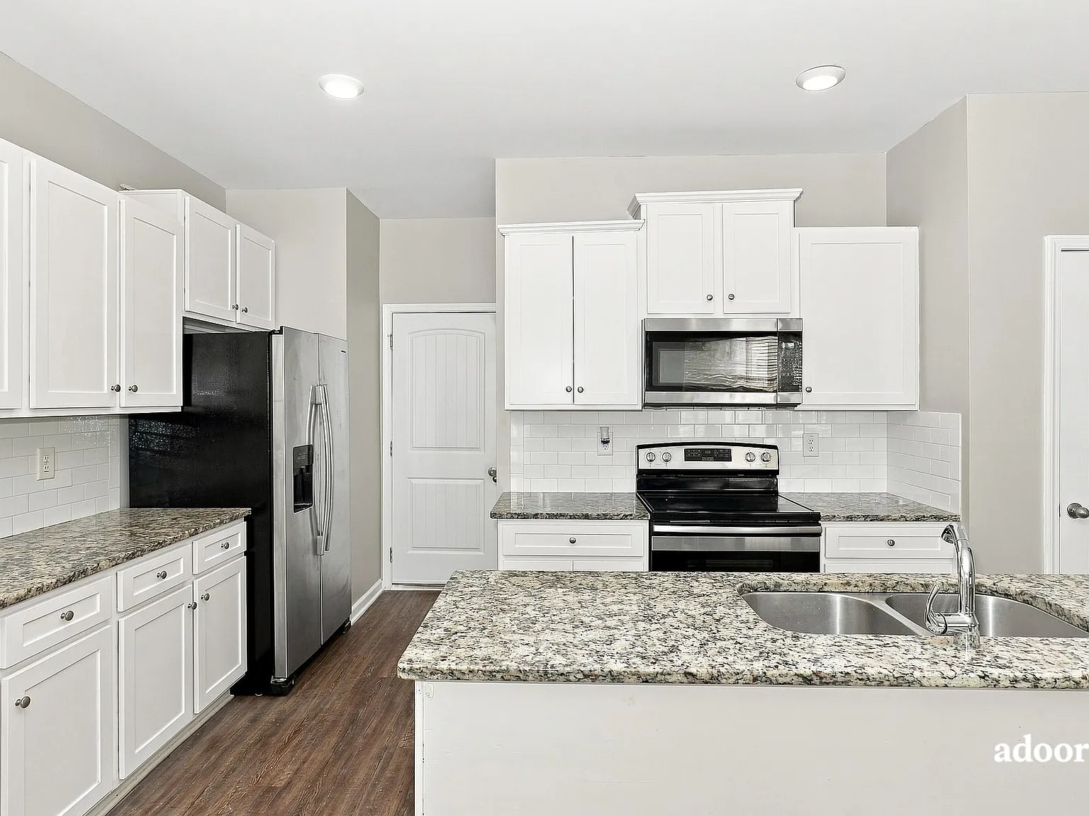 4 bed, 2.5 bath, 1705 sqft, $2,045 — Photo 3